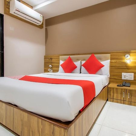 Oyo 69377 Hotel Ruby Mumbai Exteriör bild