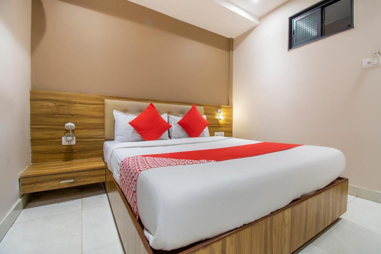 Oyo 69377 Hotel Ruby Mumbai Exteriör bild